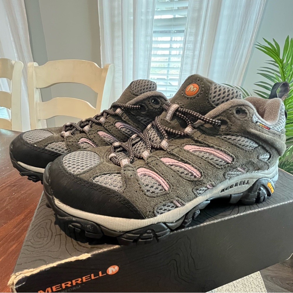 Merrill women’s Moab Ventilator 7.5